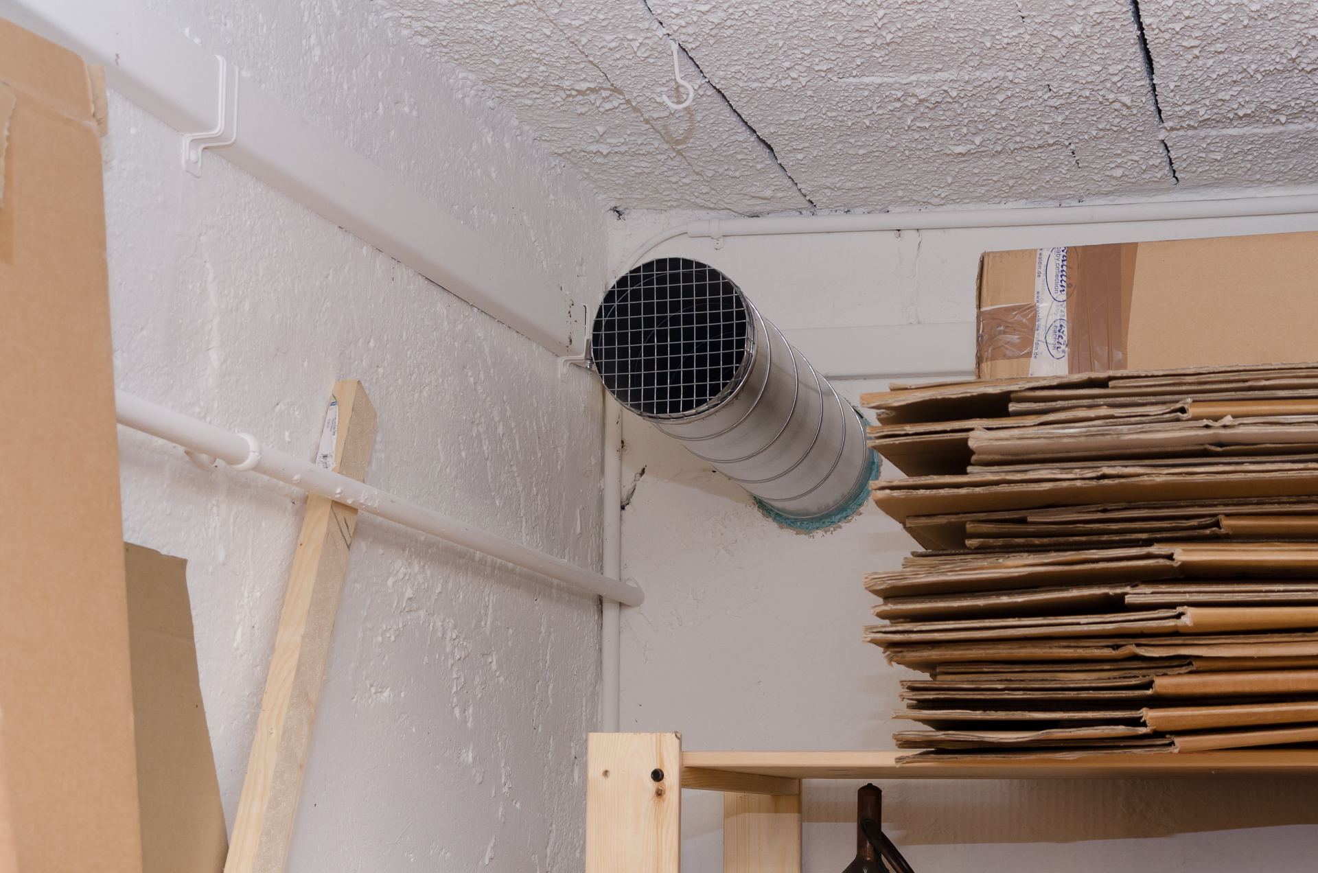 Storage room inlet
